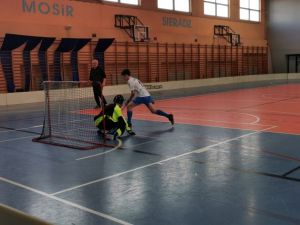 IGRZYSKA MODZIEY SZKOLNEJ - MISTRZOSTWA WOJEWDZTWA W UNIHOKEJU CHOPCW 7